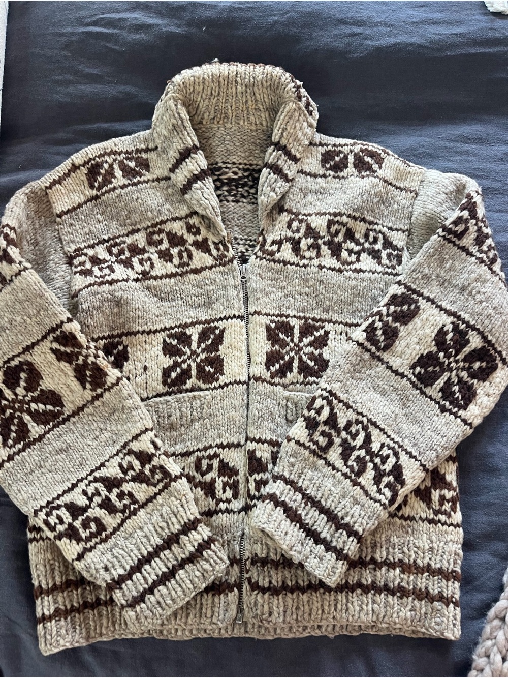 Beautiful wool coweign zip front sweater jacket